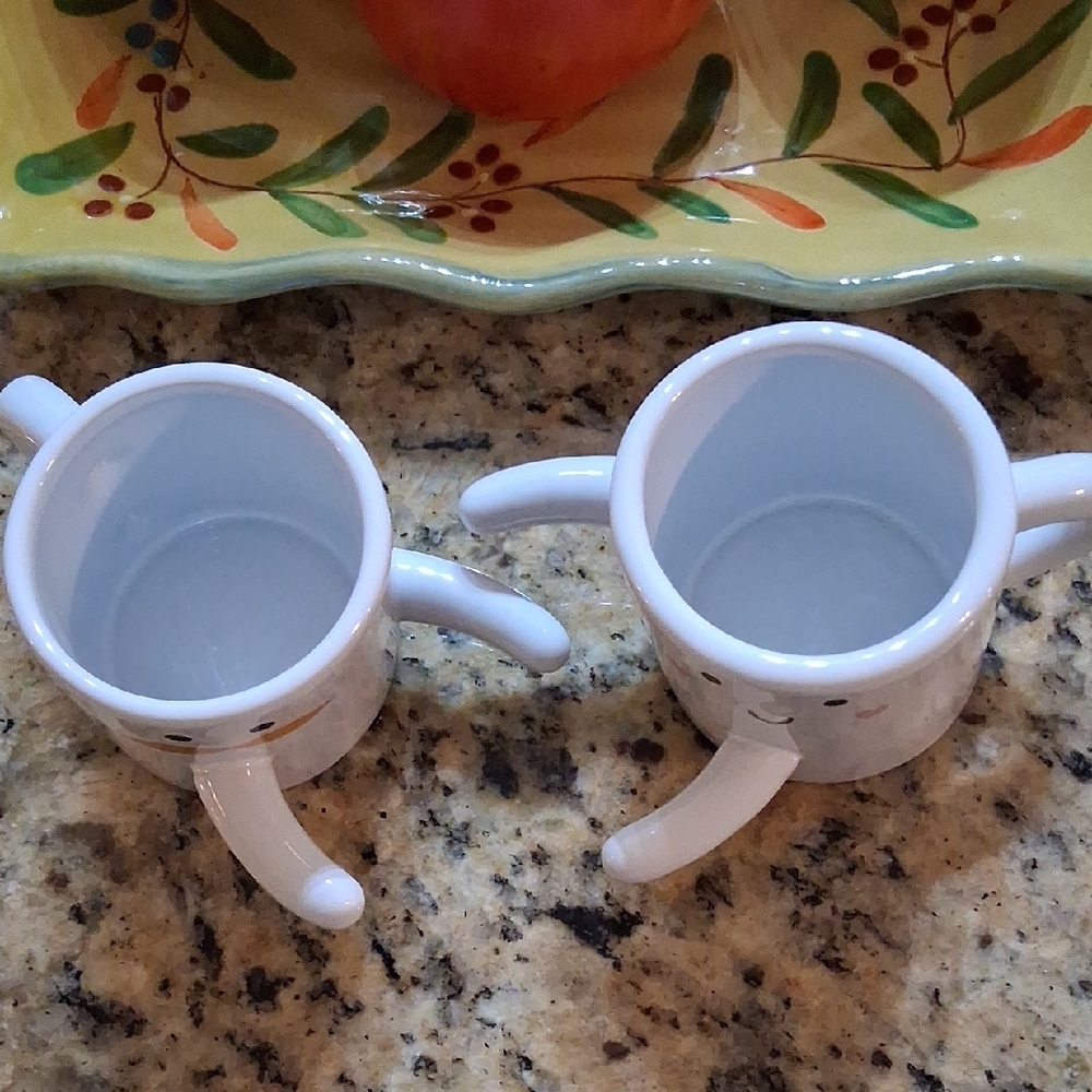 Adorable White Hugging Mugs Set. Rare Find. Super Cute!! - Picture 5 of 12